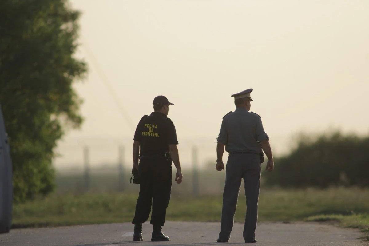 Patru cetățeni afgani, printre care și minori, au fost ridicați de poliție după ce se deplasau pe jos, pe DJ 709
