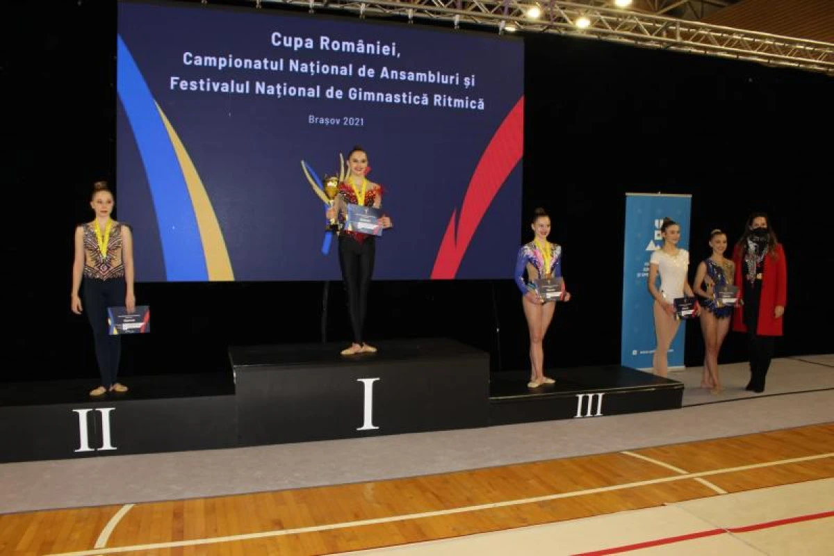 Patru gimnaste de la CSM Arad au urcat pe podium la Cupa României de ritmică (FOTO)