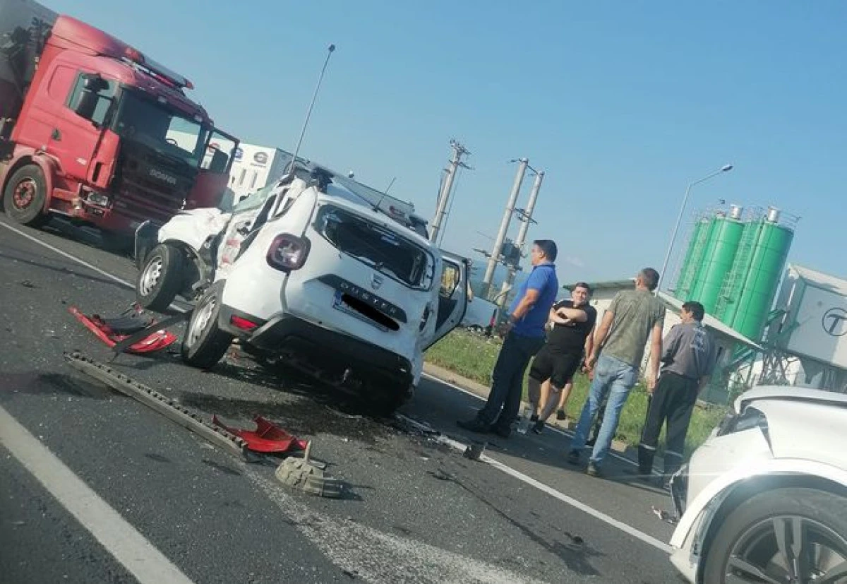 Patru persoane au murit, după ce un TIR a spulberat un SUV, la Sibiu