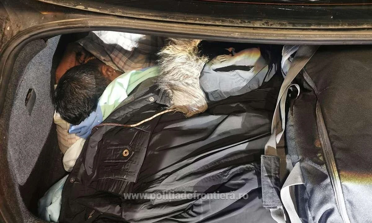 Patru refugiați, depistați de polițiștii de frontieră arădeni ascunși pe bancheta din spate și în portbagajul unui autoturism