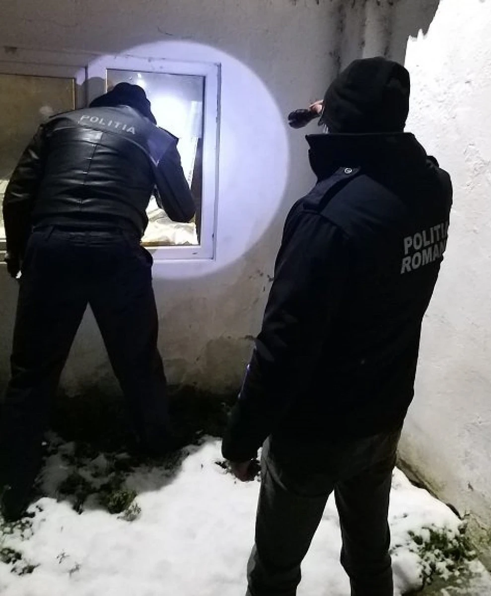 Paznicii din Sântana și Curtici, controlați de polițiști