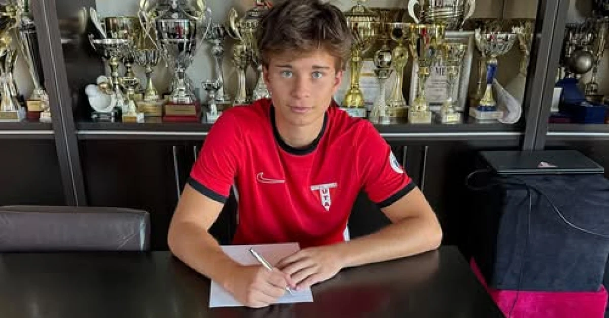 Pelau Oprea Elias a semnat primul contract de profesionist cu UTA, valabil până în 2029