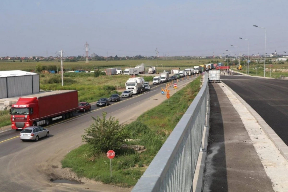 Penalități pentru pasajul de la CET! Firma de casă a PNL lucrează în ritm de melc
