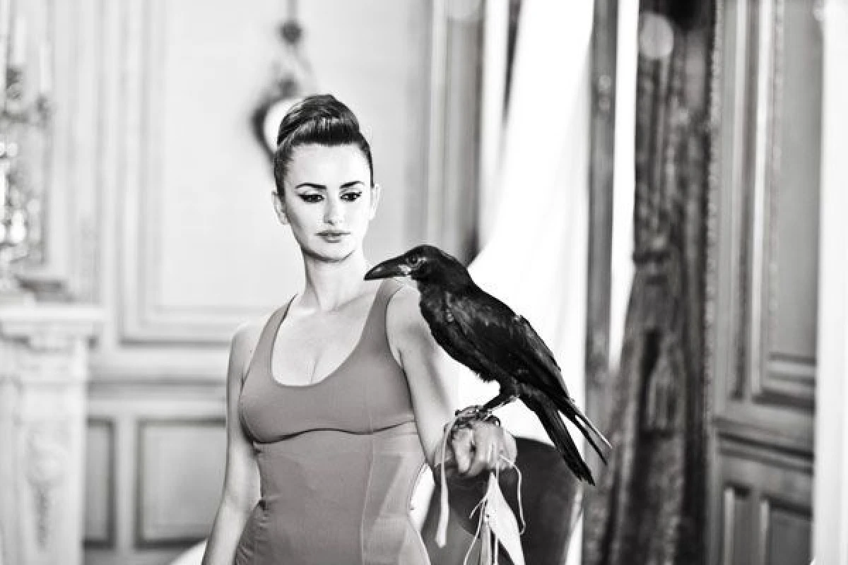 PENELOPE CRUZ VA POZA PENTRU CALENDARUL PIRELLI