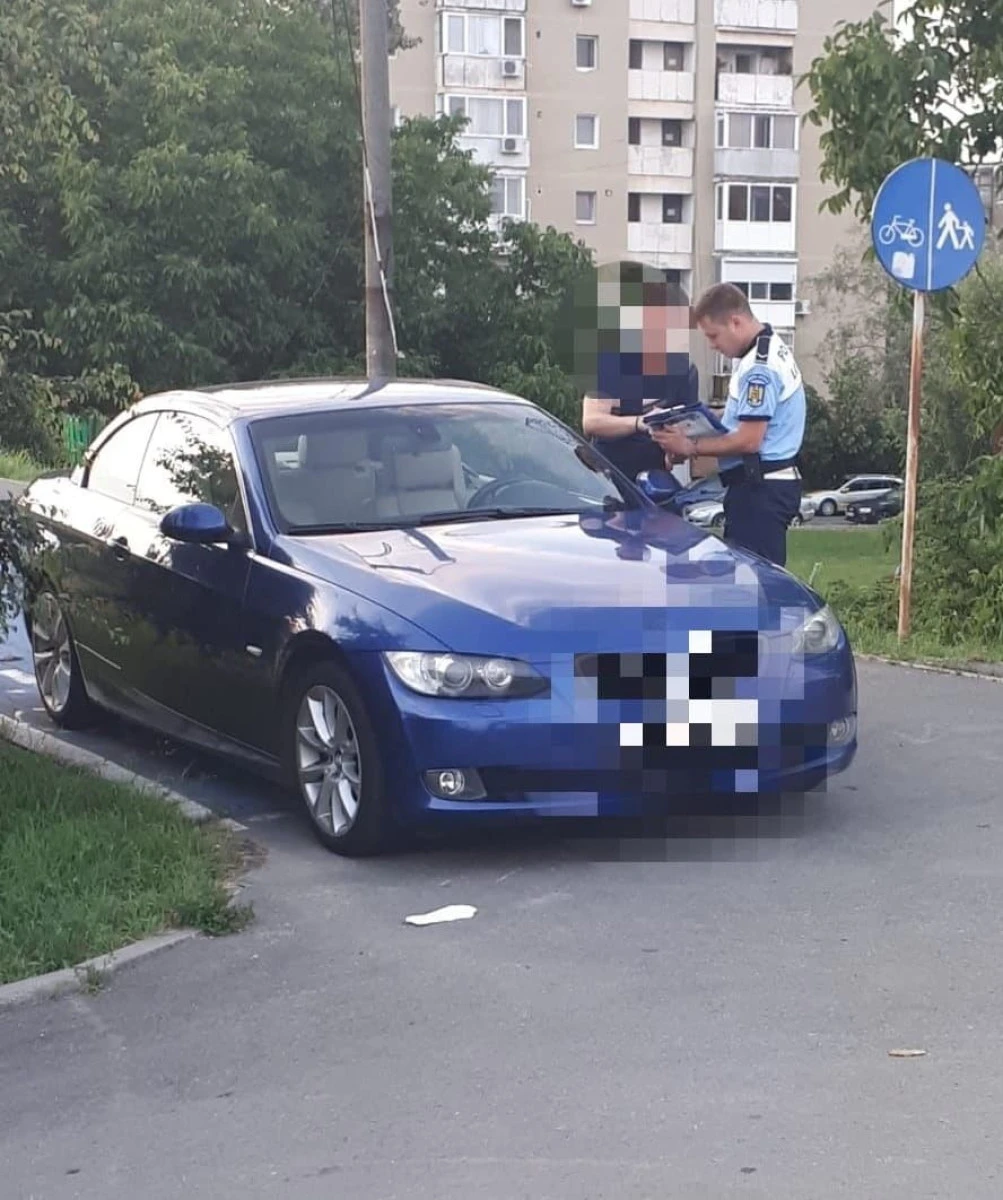 Pentru cei care încă nu au aflat. Parcarea pe pista de biciclete este interzisă!