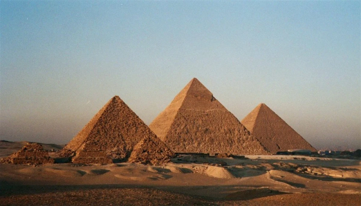 Pentru prima oară din 1965, Egiptul permite accesul turiștilor în două piramide