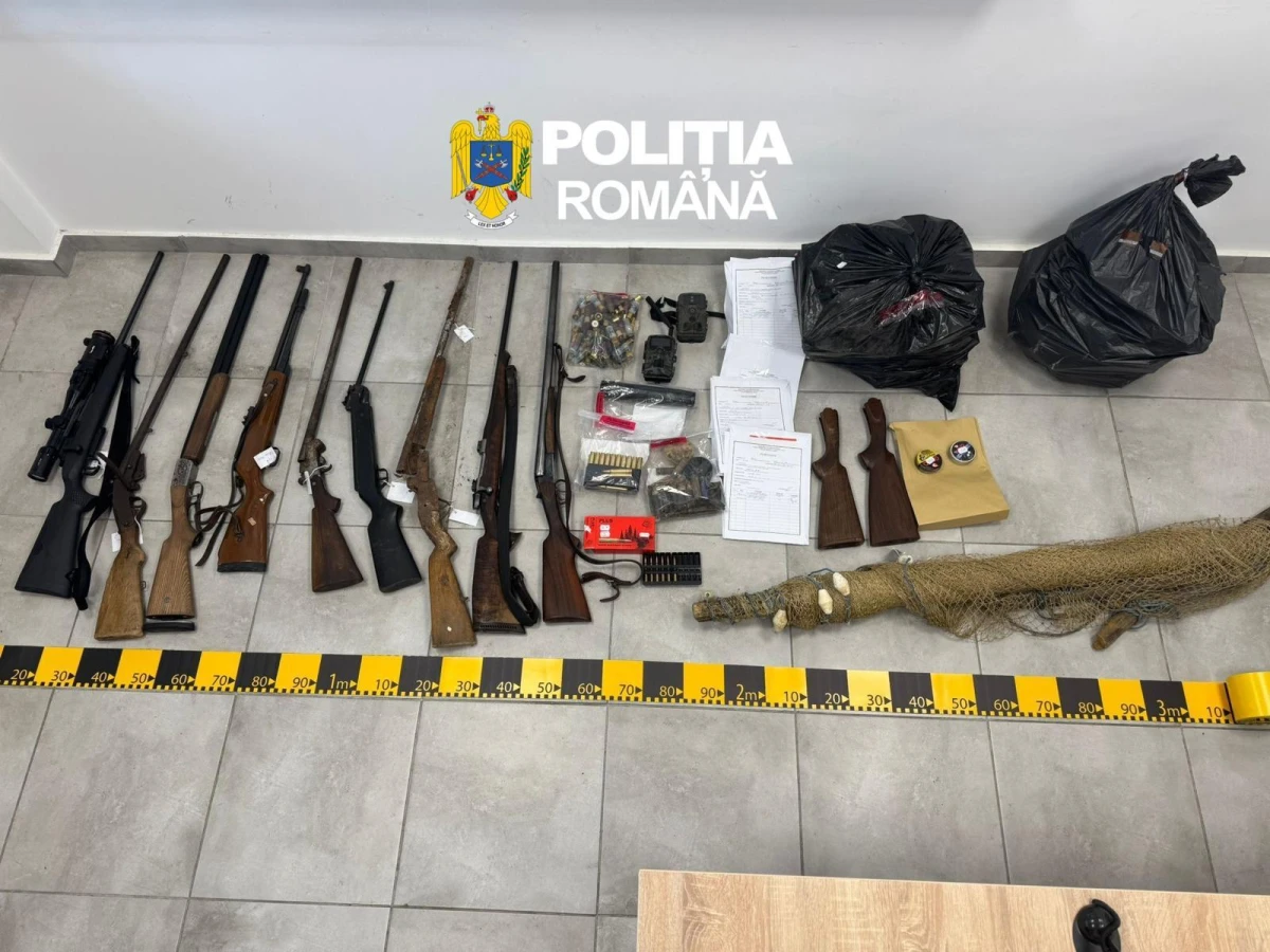 Percheziții de amploare în județul Arad. Patru bărbați au fost reținuți pentru infracțiuni la regimul armelor