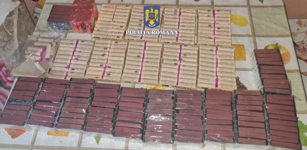 Percheziții în Zărand, Mișca și Cintei. Polițiștii au descoperit 190 de pachete de țigarete nemarcate și 30 de kilograme de articole pirotehnice