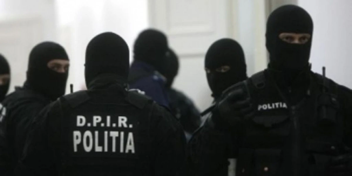 PERCHEZITII LA DOMICILIILE UNOR SUSPECTI DE CONTRABANDA CU TIGARI DIN MUNICIPIUL CONSTANTA