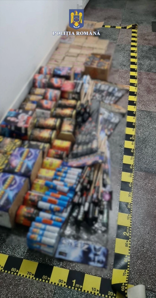 Percheziții la o locuință din Mâsca. Polițiștii au găsit aproape 20.000 de articole pirotehnice