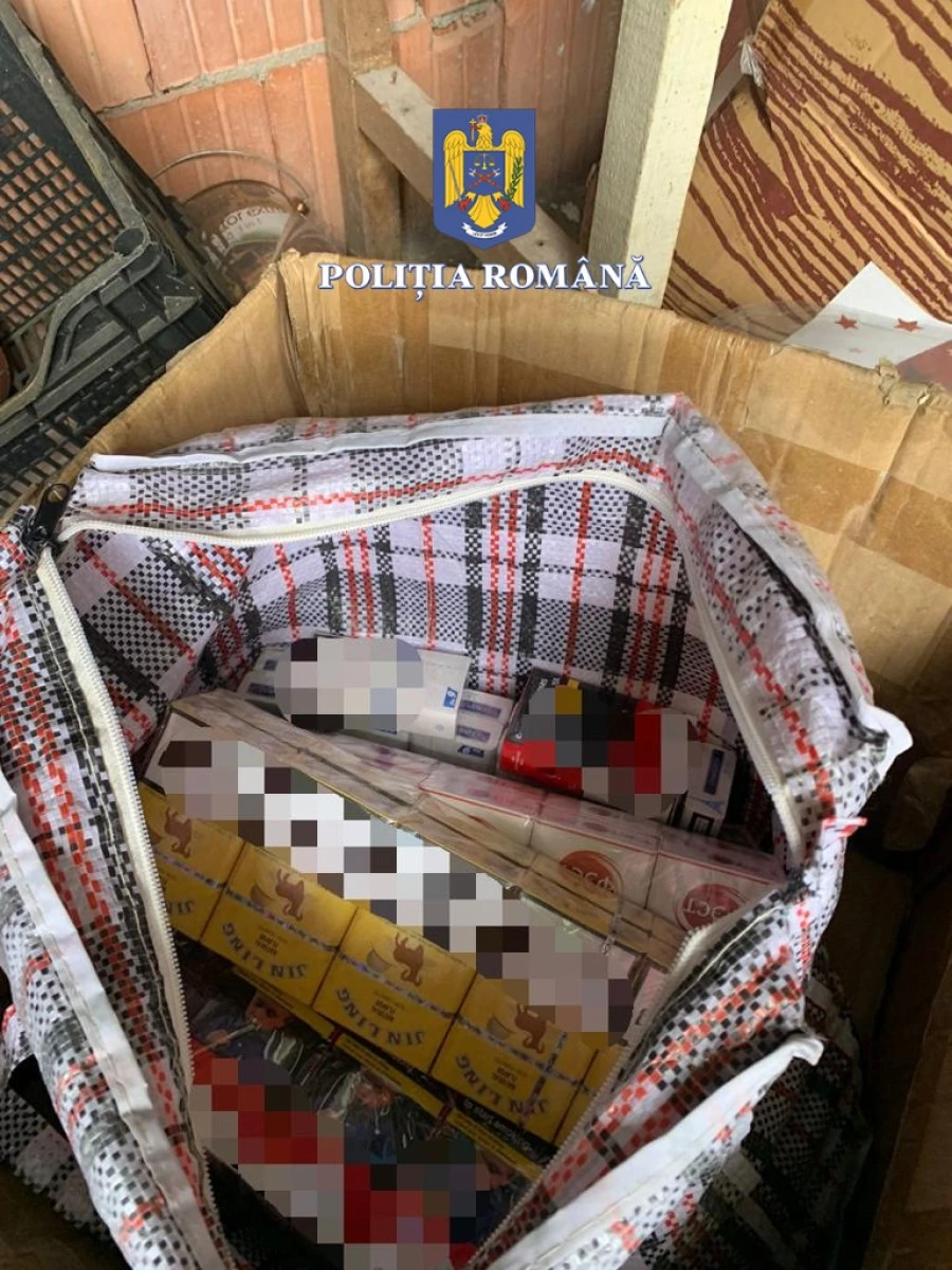 Percheziții la Șiria: polițiștii au găsit sute de litri de alcool și țigări de contrabandă