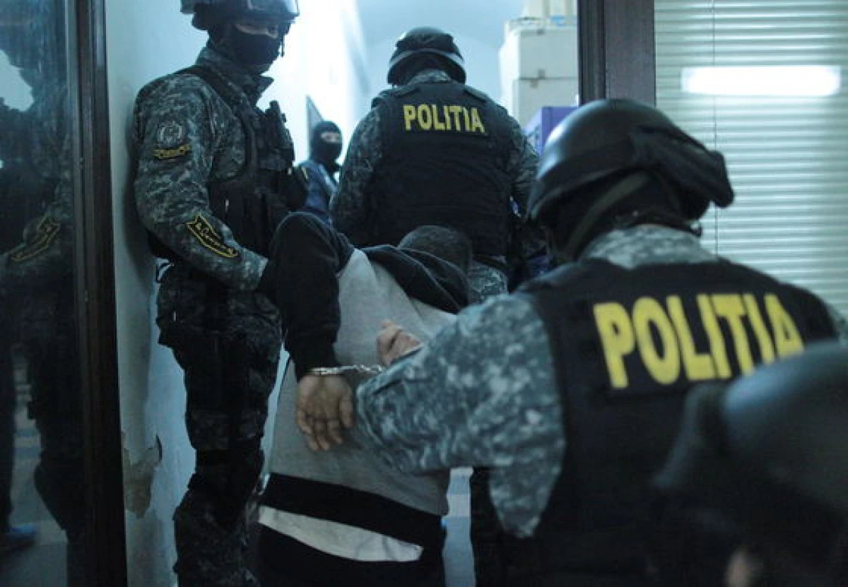 Percheziții la un bărbat de 45 de ani din Pecica, pentru deținere de armament