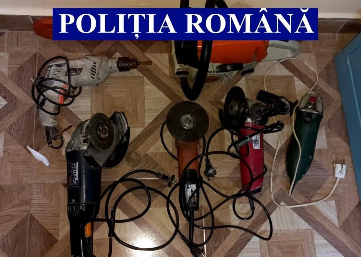 Percheziții la Vânători, într-un dosar de furturi de... flexuri, drujbă și bormașină