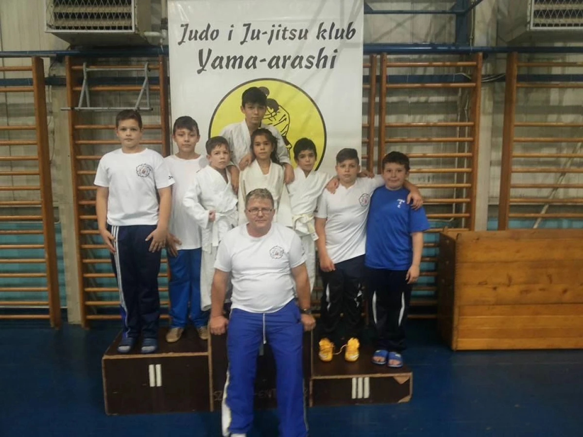 PERFORMANTE ARADENE PE TATAMI, LA DOUA CONCURSURI INTERNATIONALE