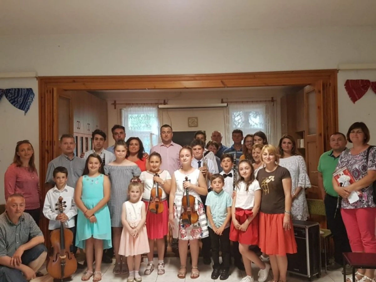 „Periniţa” şi „Copii pe aripile muzicii”, festivaluri ale copiilor români din Ungaria