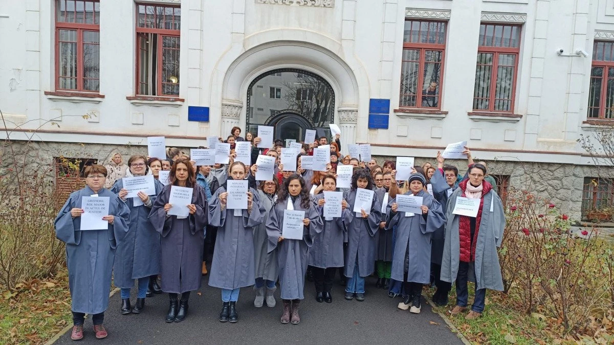 Personalul auxiliar de specialitate din instanţe a declanşat forme de protest spontan în toată țara