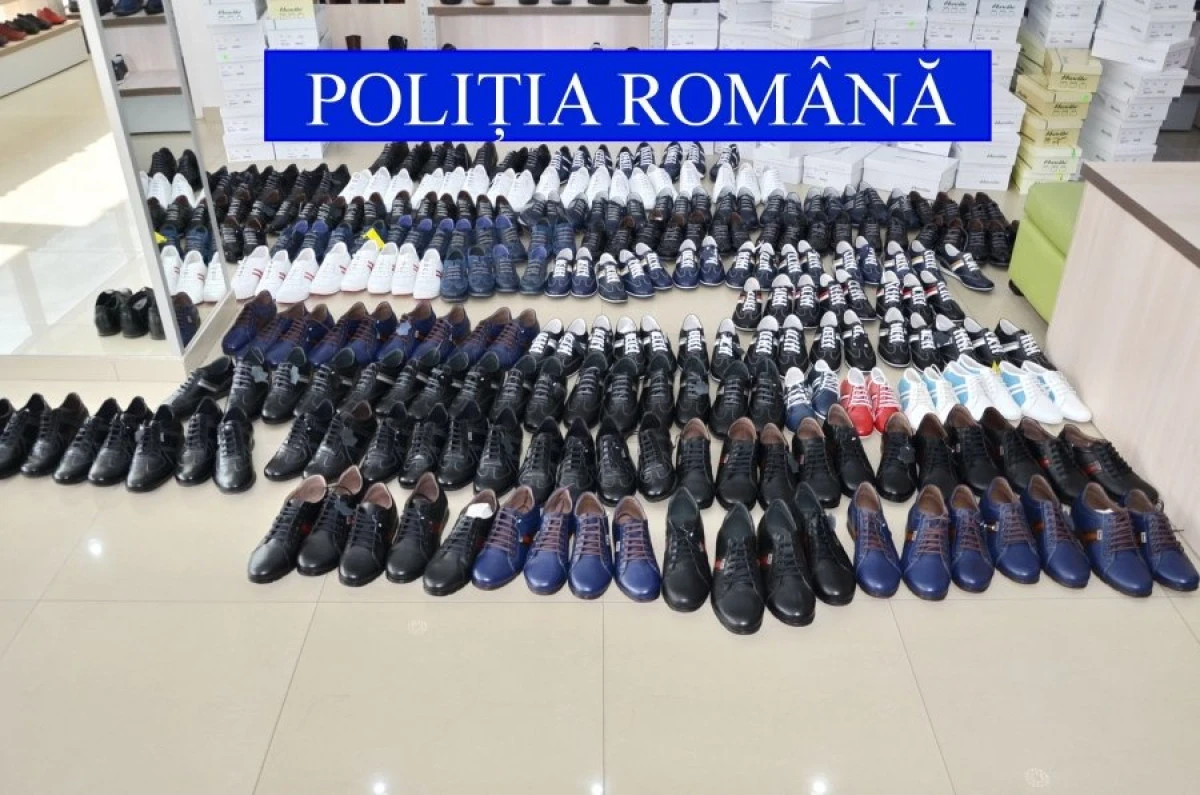 Peste 100 de perechi de încălțăminte contrafăcute, confiscate de polițiștii arădeni