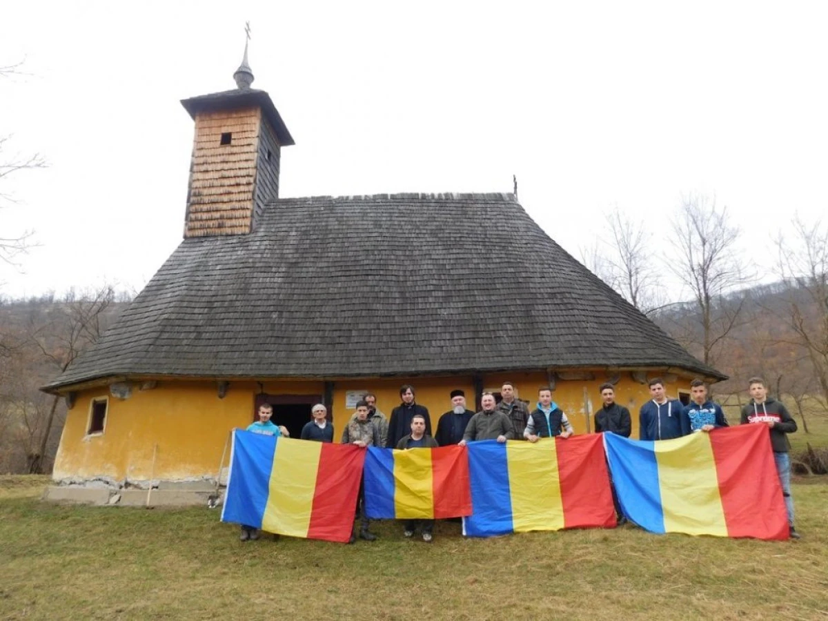 Peste 100 de stejari, plantați în jurul bisericii istorice din Șoimuș