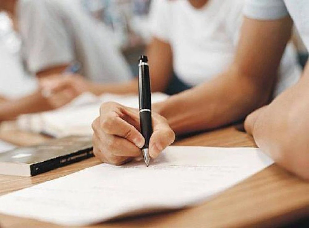 Peste 1000 de elevi arădeni încep luni examenul de Bacalaureat