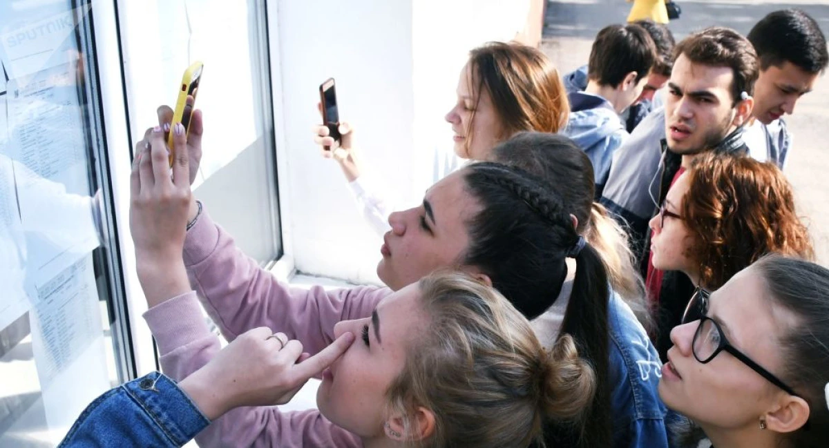 Peste 160.000 de absolvenţi de clasa a VIII-a vor afla astăzi la ce liceu vor învăţa
