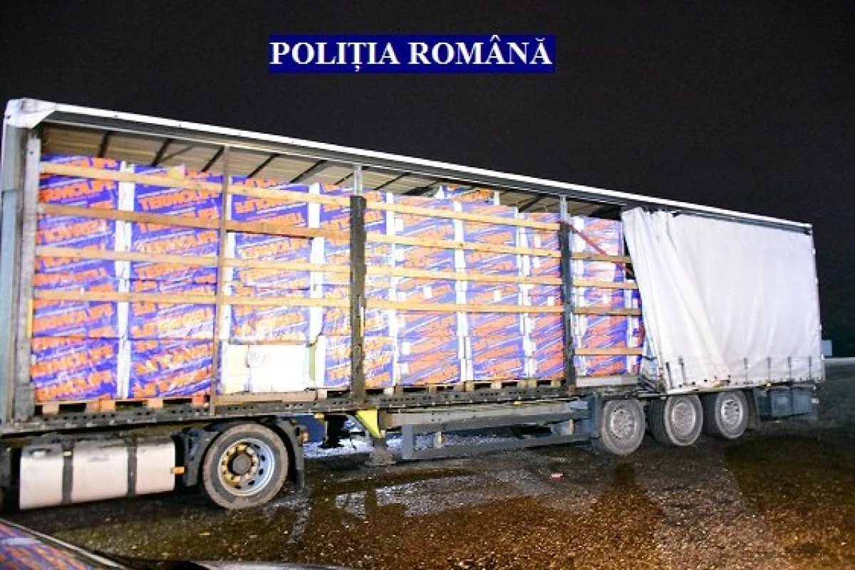 Peste 2.000.000 de țigarete, descoperite într-un TIR la Nădlac. Un bărbat a fost reținut
