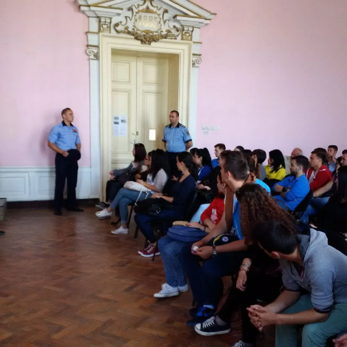 PESTE 2.500 DE ELEVI AU PARTICIPAT LA ACŢIUNEA „ŞI TU POŢI DEVENI POLIŢIST“