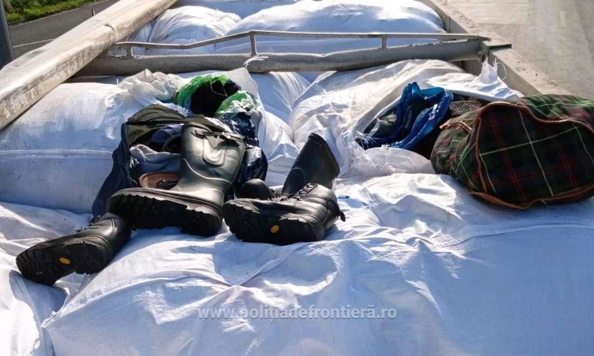 Peste 20 de tone de deşeuri, oprite la P.T.F. Nădlac II