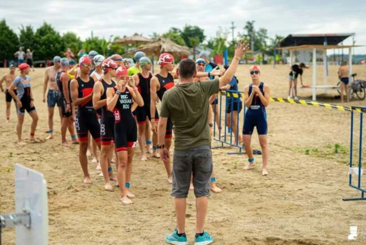 Peste 200 de sportivi din șase țări s-au aliniat la startul Triatlonului de la Ghioroc