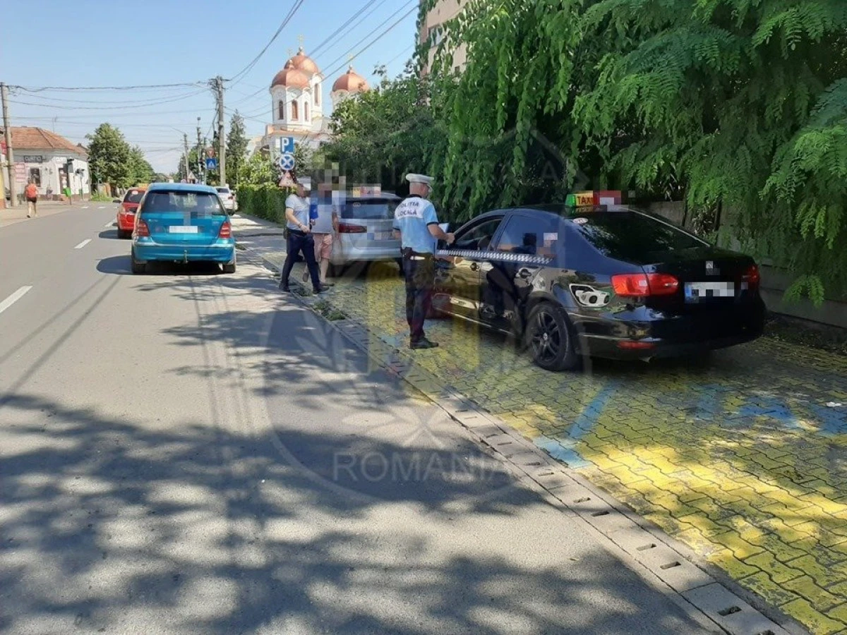 Peste 200 de taximetriști arădeni, controlați de polițiști. Ce nereguli au constatat