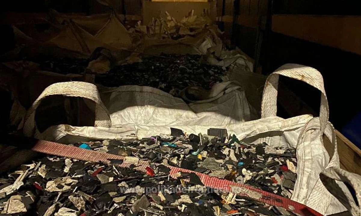 Peste 22 tone de deşeuri din plastic oprite la frontiera cu Ungaria