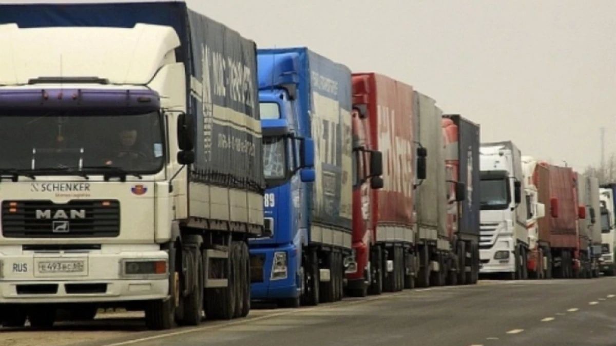 Peste 25.000 de camioane au tranzitat frontiera cu Ungaria în ultimele zile