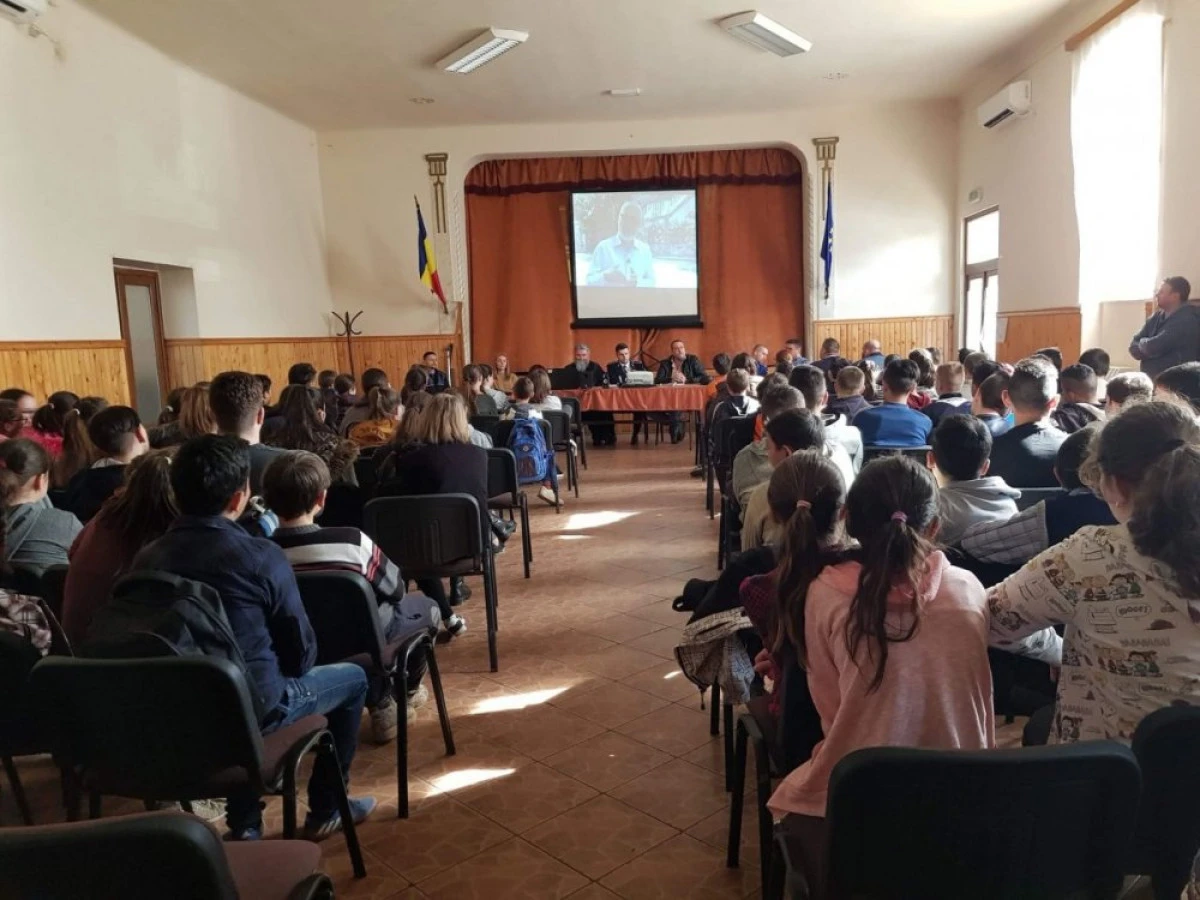 Peste 3.000 de elevi arădeni au participat la activități de prevenire și combatere a consumului de droguri