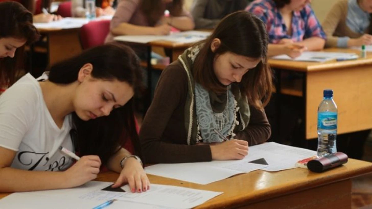 Peste 300 de elevi arădeni au lipsit de la Simularea Evaluării Naționale la Limba română