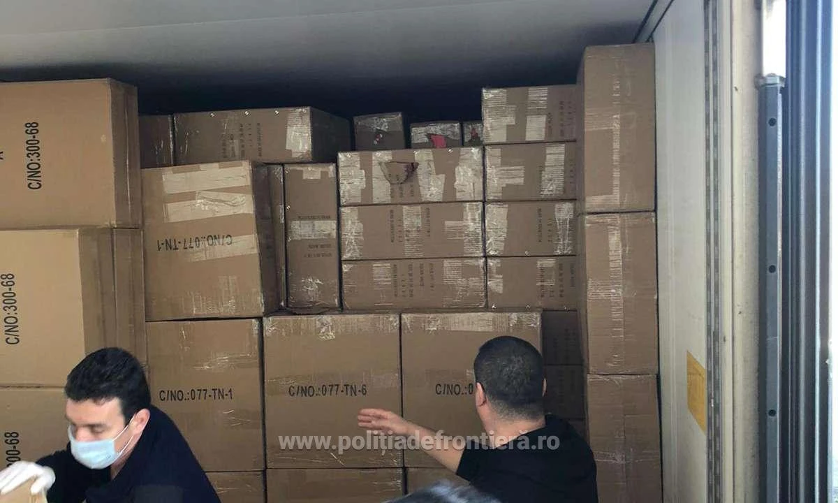 Peste 33.500 de articole contrafăcute, descoperite într-un automarfar la P.T.F. Nădlac II
