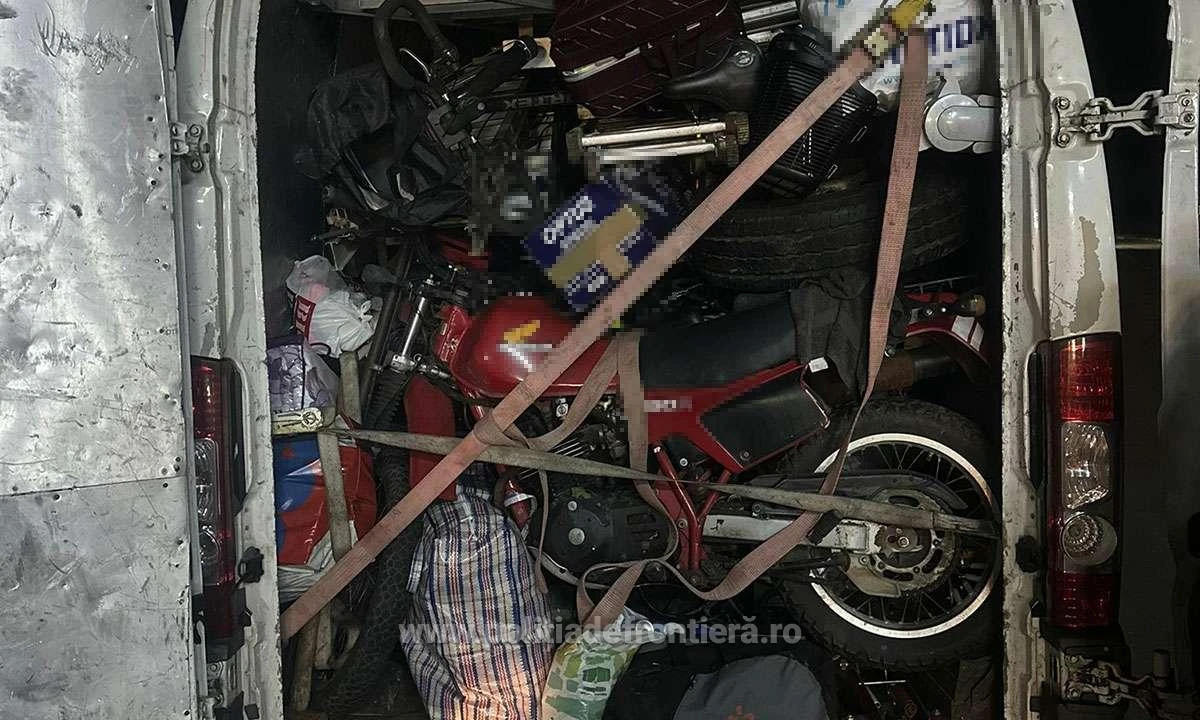 Peste 36 tone deşeuri, oprite la intrarea în țară, la frontiera cu Ungaria