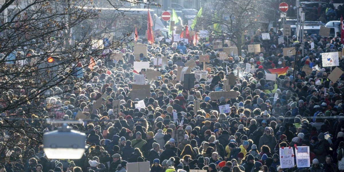 Peste 40.000 de germani au protestat la Berlin împotriva războaielor din Gaza și Ucraina