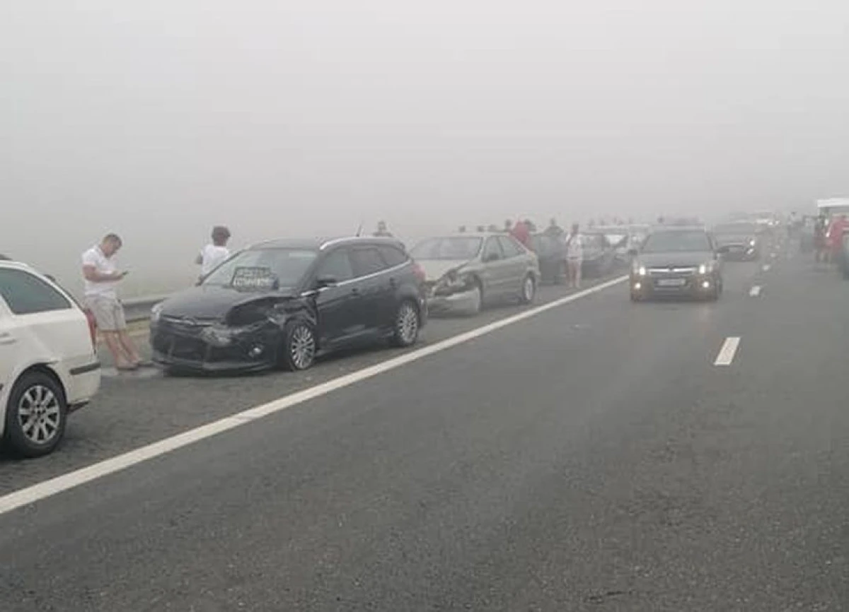 Peste 40 de mașini, implicate într-un carambol pe autostrada București-Constanța