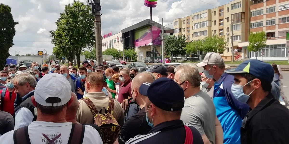 Peste 400 de salariaţi aflaţi în grevă, daţi în judecată de compania Astra Rail Arad