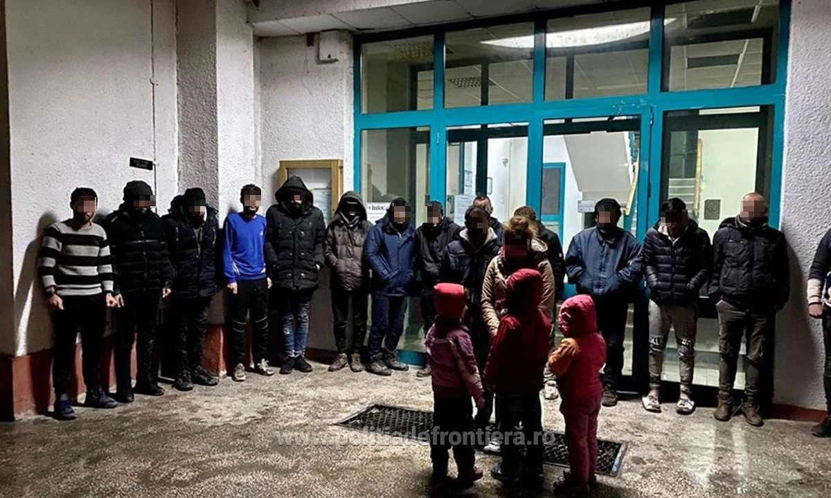 Peste 50 de migranți, prinși la vamă ascunşi în mijloace de transport