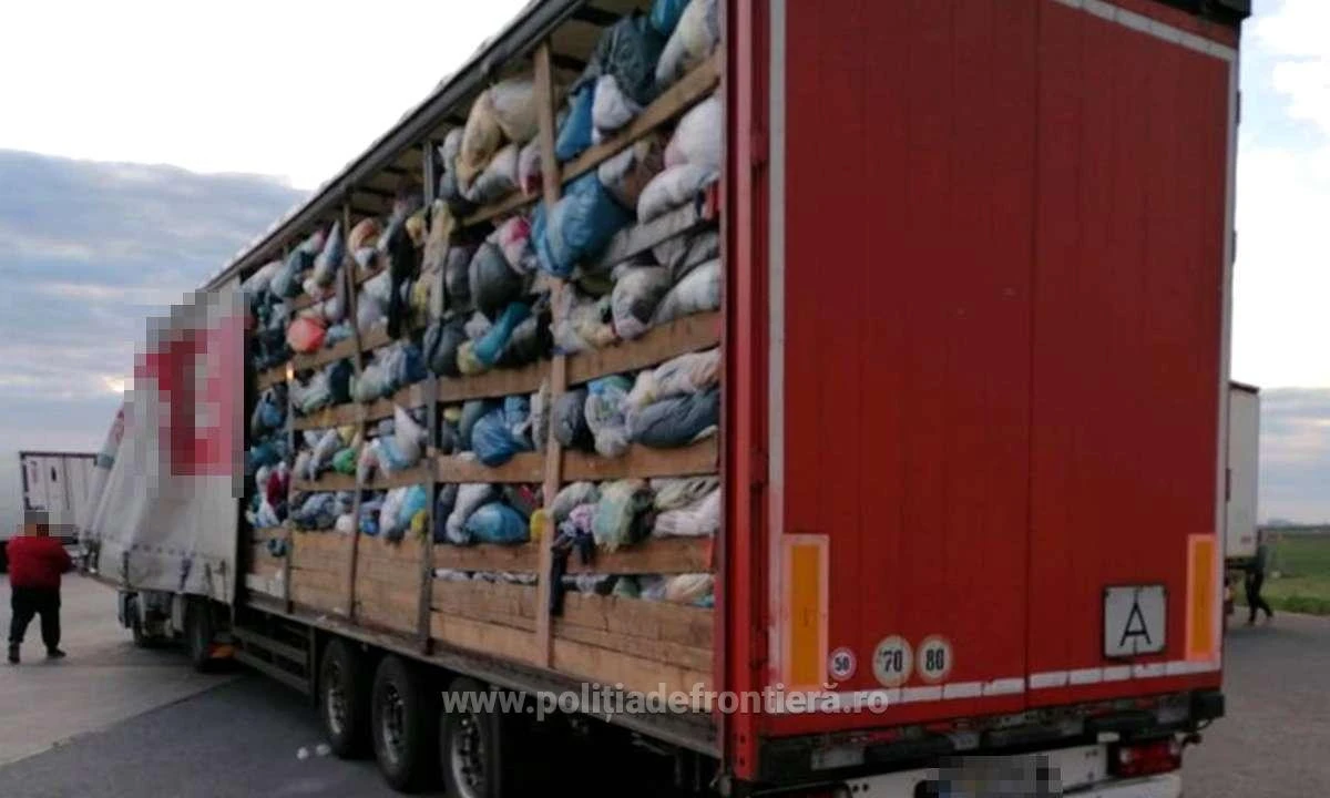 Peste 60 de tone de deșeuri oprite la frontiera cu Ungaria