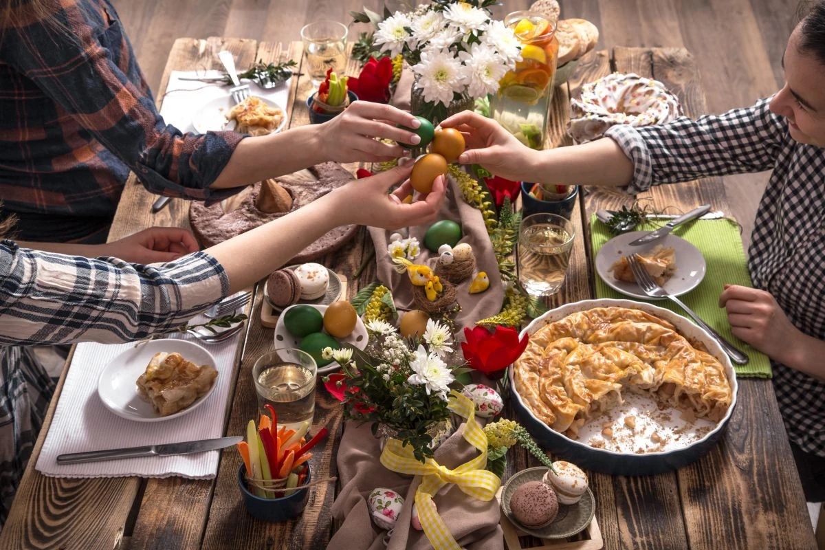 Peste 79% dintre români intenţionează să îşi petreacă Sărbătorile Pascale în familie