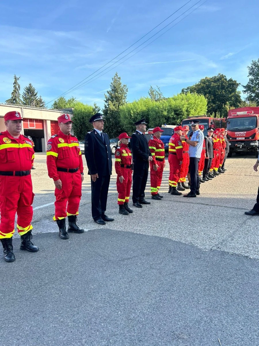Peste 90 de pompieri militari arădeni avansați în grad, la termen