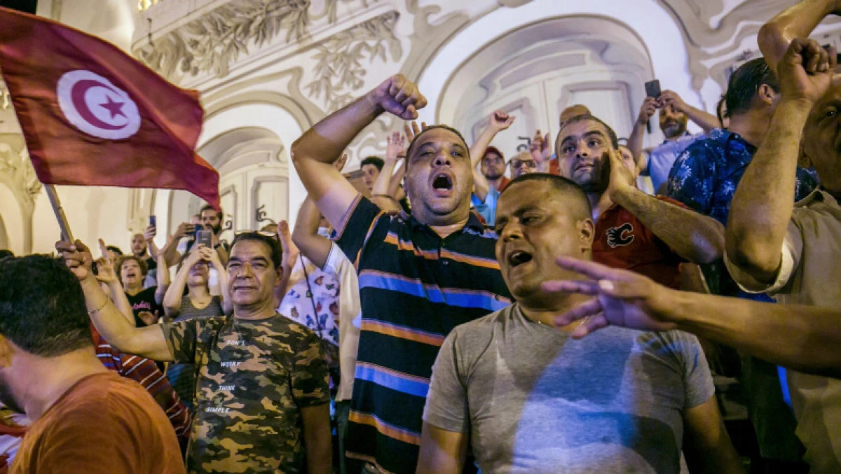 Peste 94% dintre tunisieni au votat "da" pentru Constituţia care dă puteri sporite președintelui