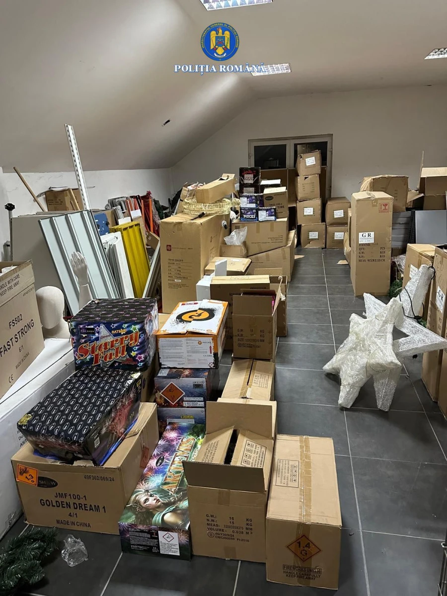 Peste zece tone de materiale pirotehnice confiscate la Arad. Un bărbat a fost reținut în urma perchezițiilor