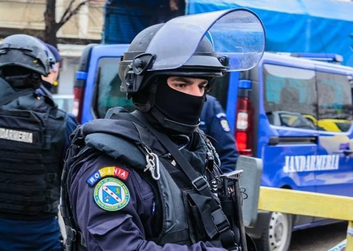 Petrecere pe ștrand, întreruptă de jandarmii arădeni.  S-a lăsat cu amenzi și un dosar penal