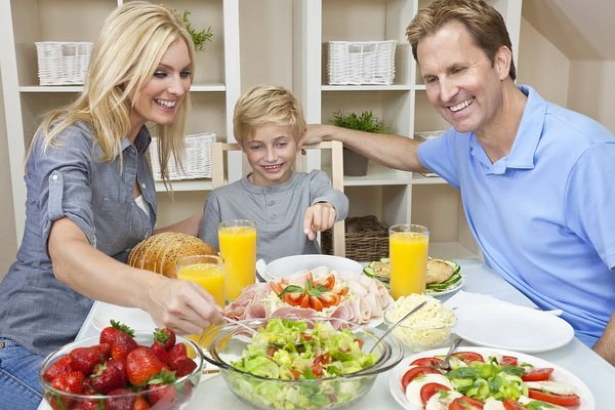 Petreceți Paștele doar cu acei membri ai familiei împreună cu care locuiți! Autoritățile fac noi recomandări
