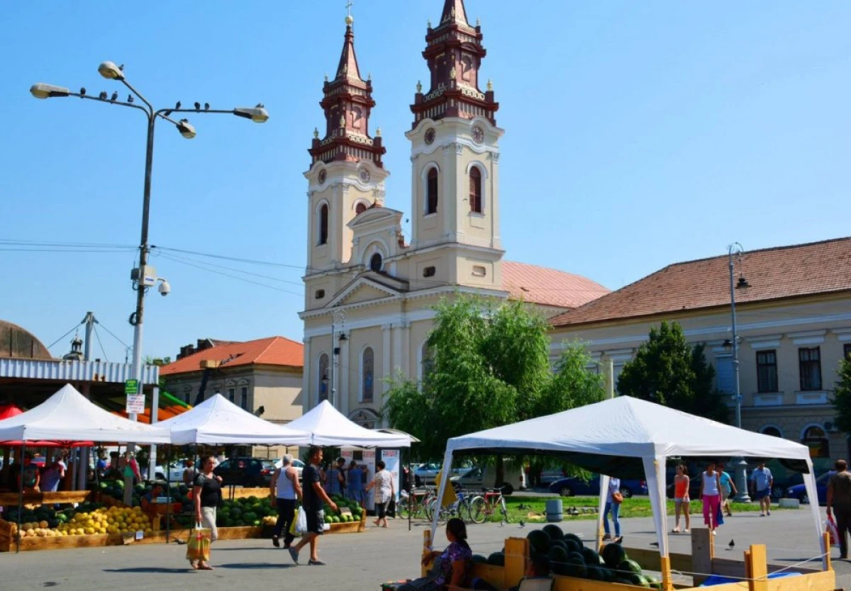 Piața Catedralei nu se demolează! Instanța a admis acțiunea Prefecturii Arad