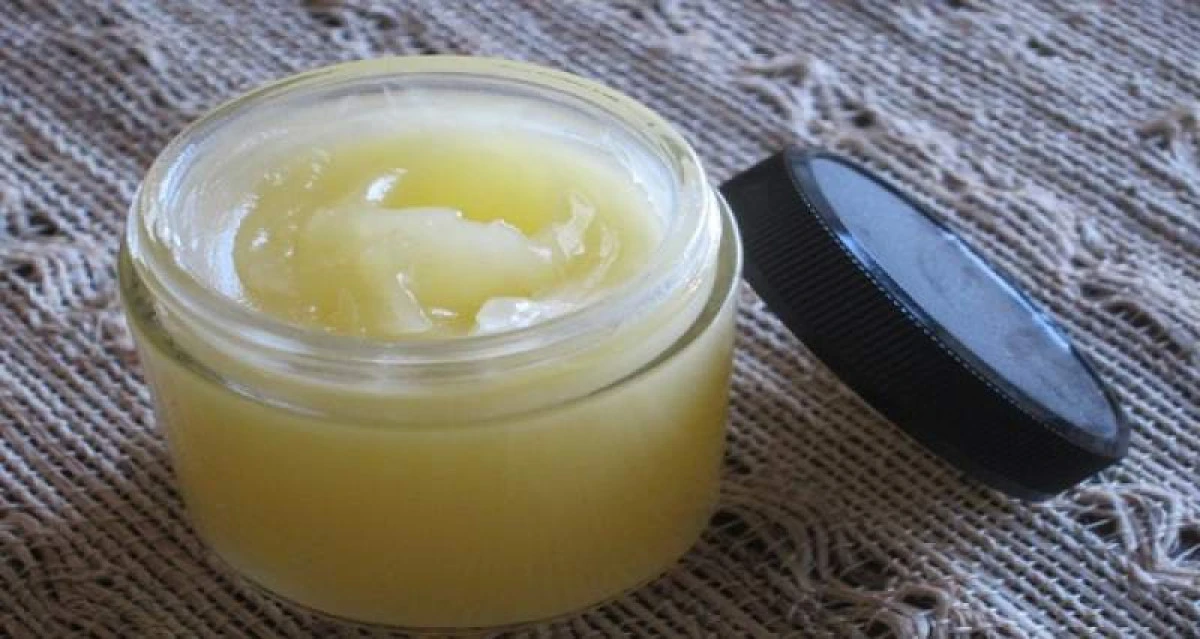 Piața cosmeticelor, invadată de falsuri. Creme cu substanțe chimice, vândute ca naturiste