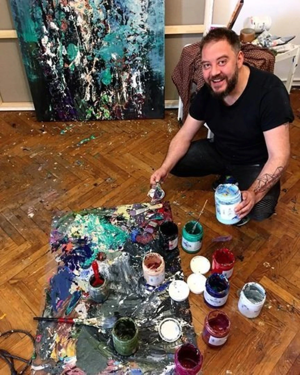 Pictorul român Bogdan Mihai Radu, alături de Dalai Lama la TIAF 2018