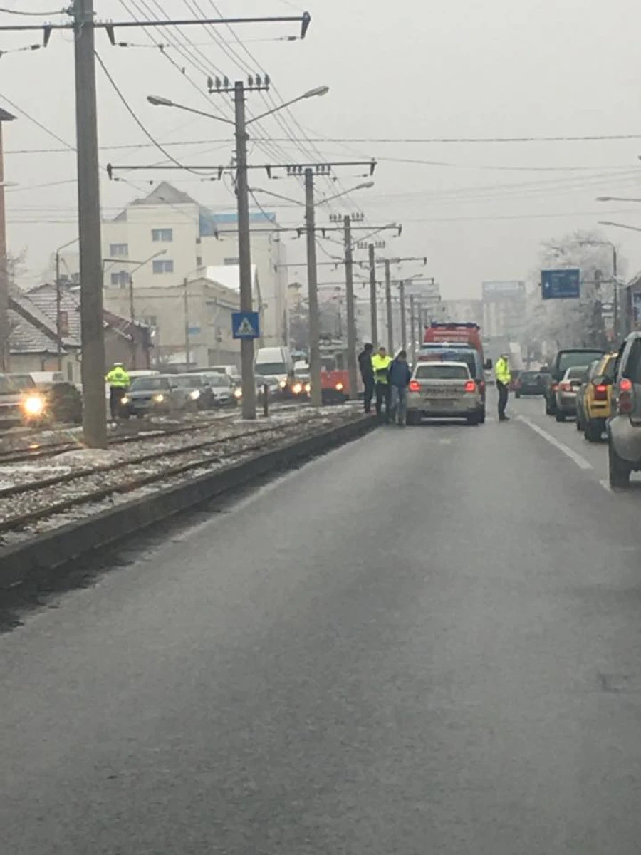 Pieton lovit de maşină, în apropiere de Polivalentă